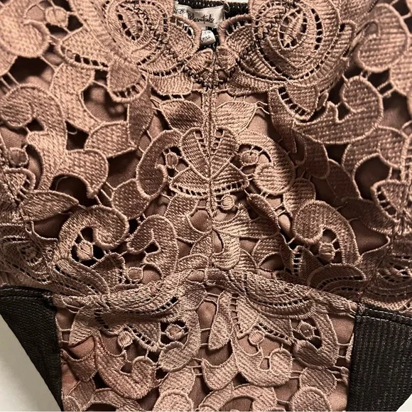 BKE Essentials Brown Embroidered Lace Full Coverage Bralette NWOT - Picture 3 of 4
